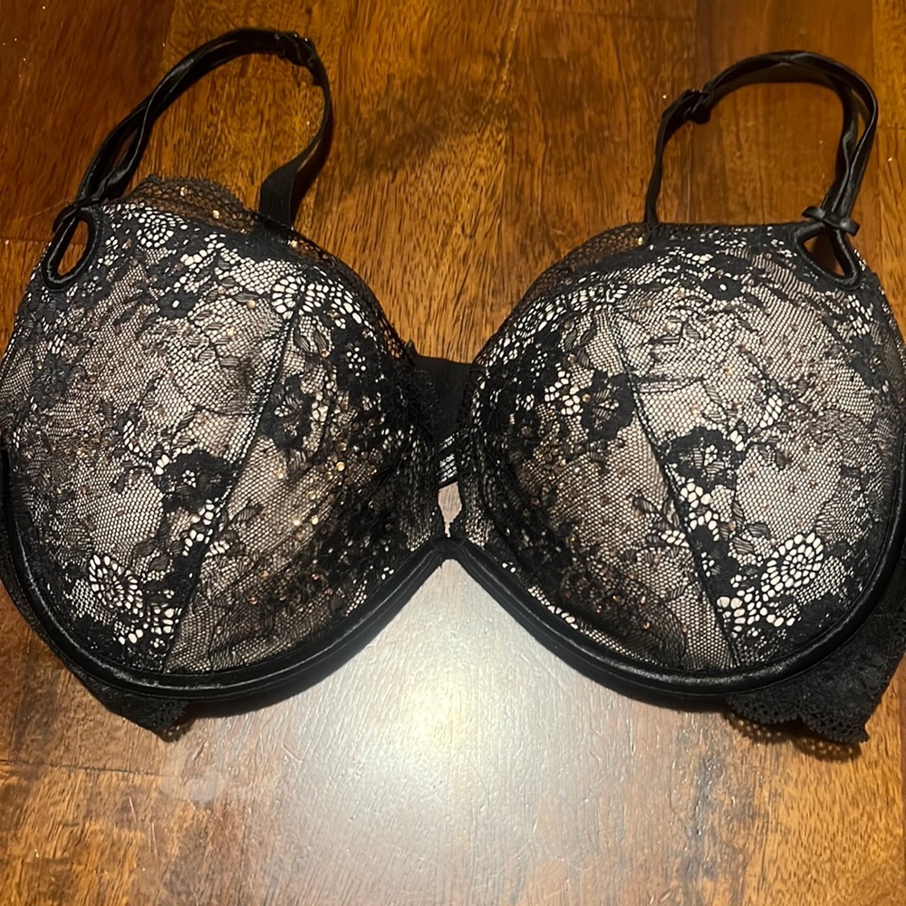 Black push up bra